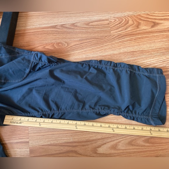 Gray Kirkland capris - Picture 4 of 4